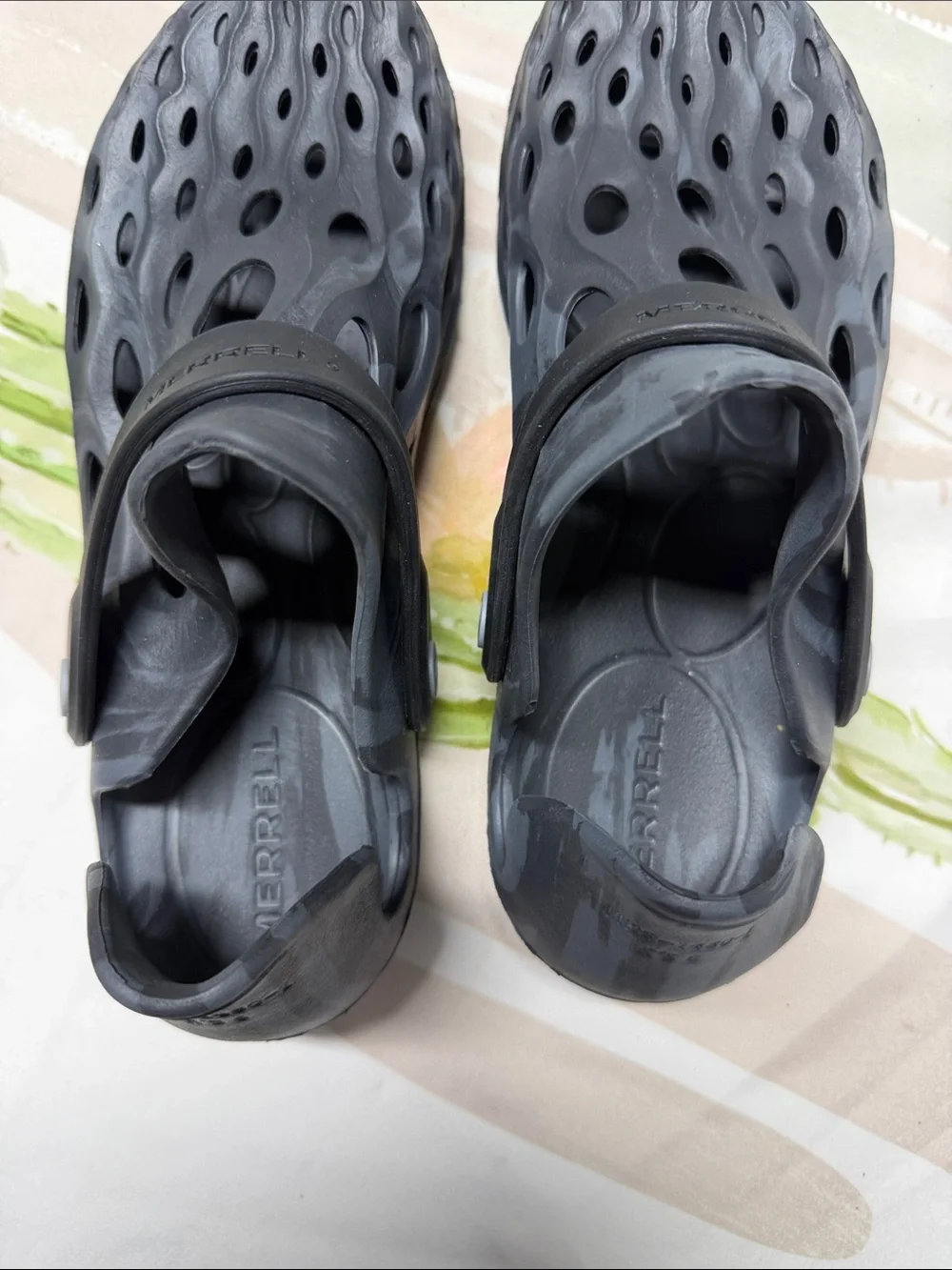 Merrell hydro Clog Sandals in Charcoal Gray bog kids size 6